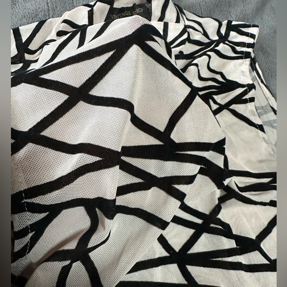 Stunning asymmetrical print body suit. Sz Large. Never worn. - Picture 2 of 3